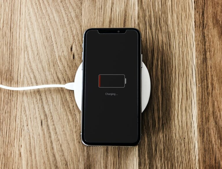 Charging a low battery smartphone